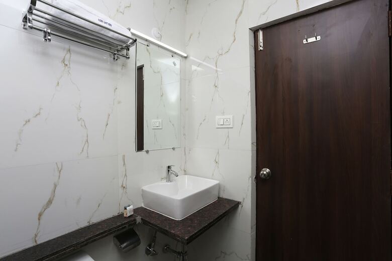 Hotel Oyo 24707 Comfort Inn