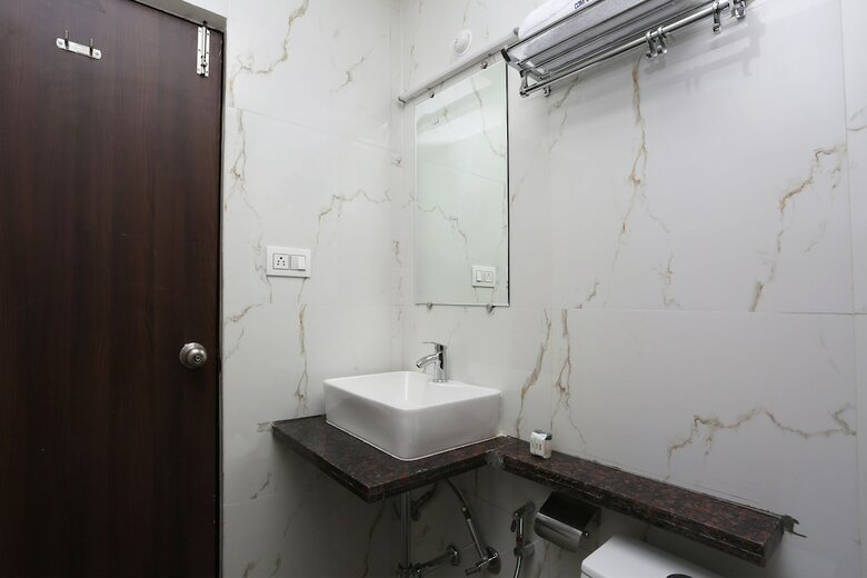 Hotel Oyo 24707 Comfort Inn