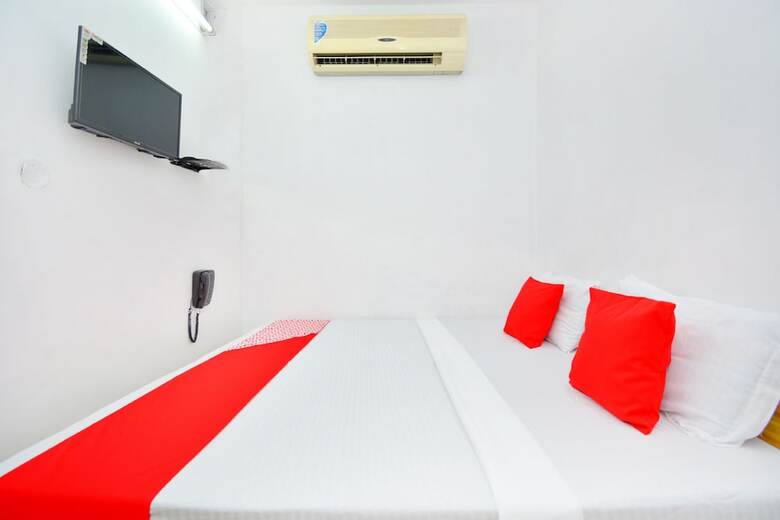 Oyo 40793 Hotel S--55 Inn