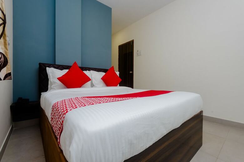 Hotel Oyo 27896 Everest Inn