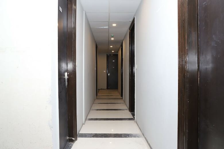Hotel Oyo Flagship 24120 Chugh House