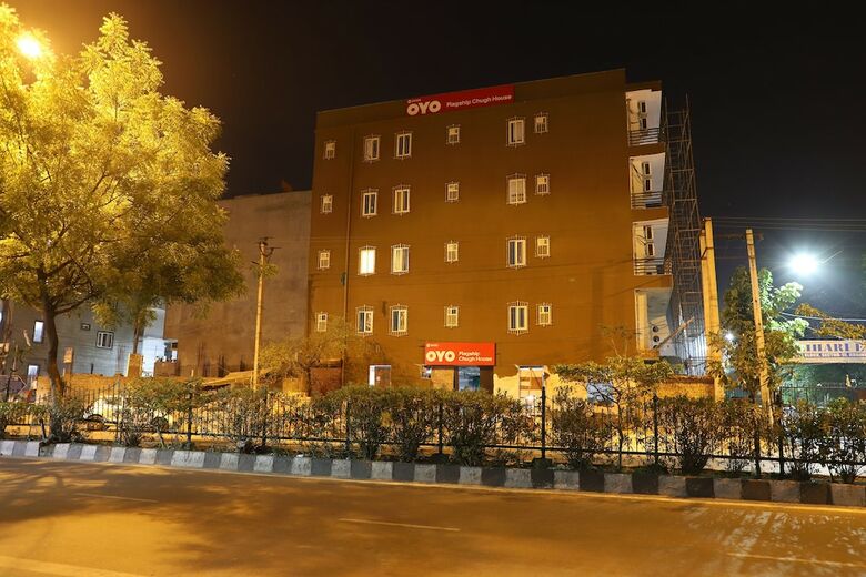 Hotel Oyo Flagship 24120 Chugh House