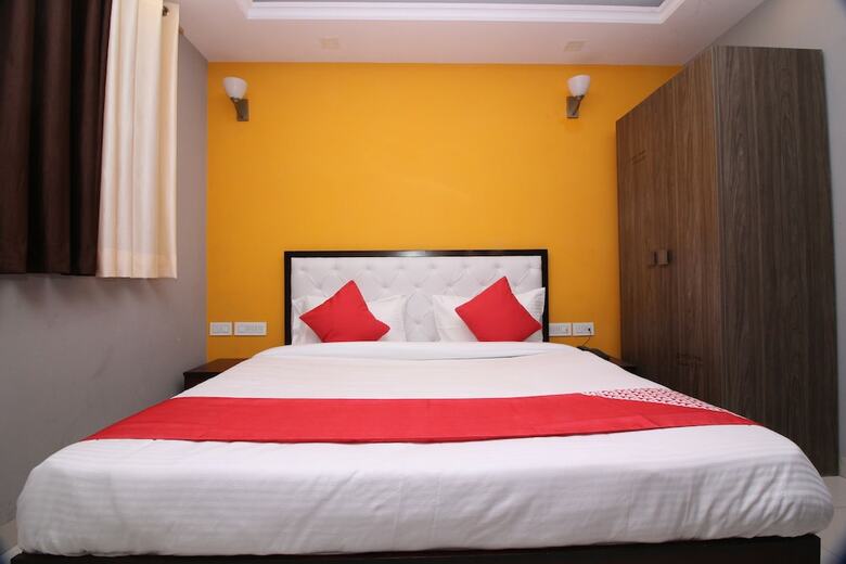 Hotel Oyo Flagship 24120 Chugh House