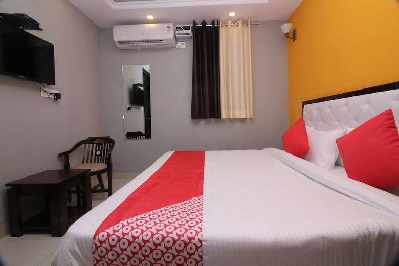 Hotel Oyo Flagship 24120 Chugh House