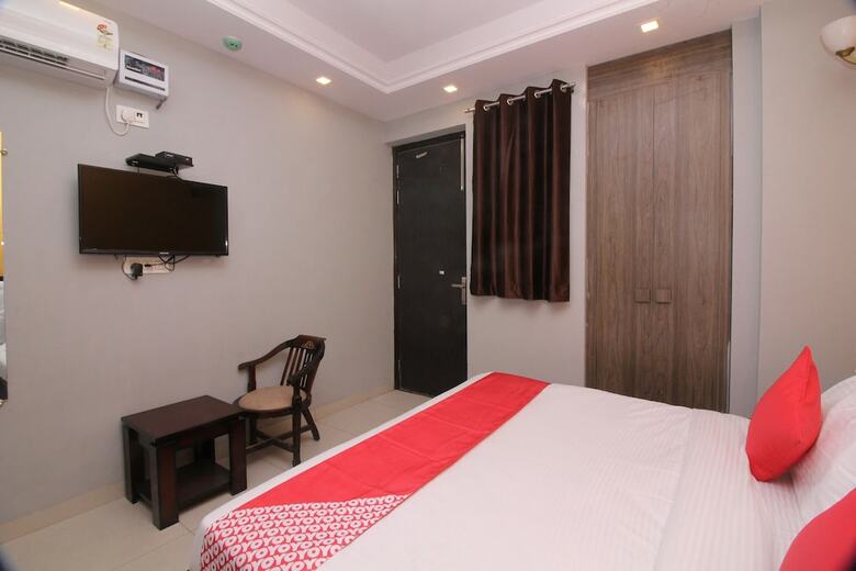 Hotel Oyo Flagship 24120 Chugh House