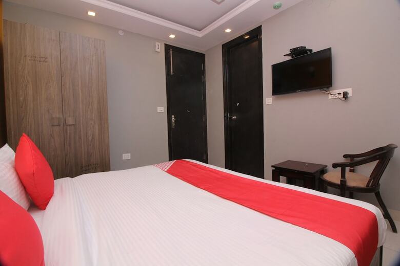 Hotel Oyo Flagship 24120 Chugh House
