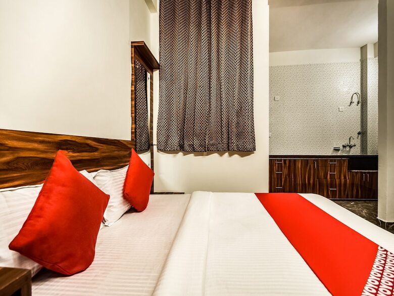 Hotel Oyo 30911 Eleven 43 Suites