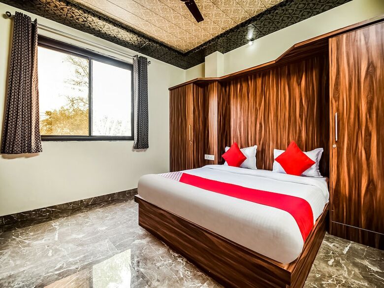 Hotel Oyo 30911 Eleven 43 Suites
