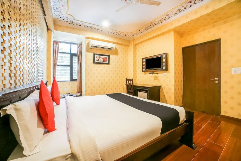 Capital O 38526 Hotel Epic