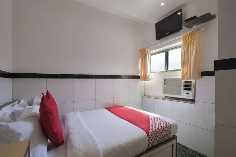 Hotel Oyo 24337 Akshaya Lodging