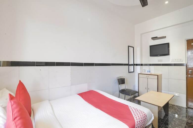 Hotel Oyo 24337 Akshaya Lodging
