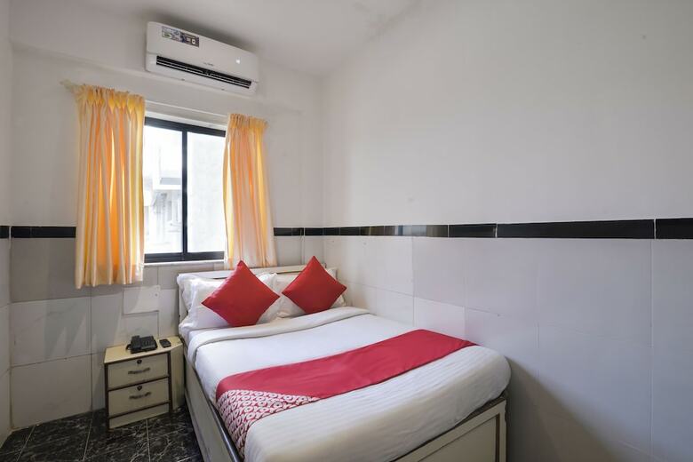 Hotel Oyo 24337 Akshaya Lodging