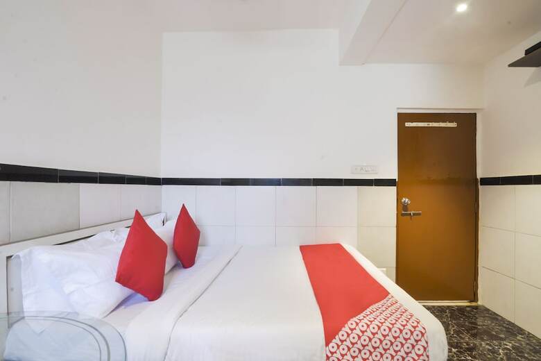 Hotel Oyo 24337 Akshaya Lodging