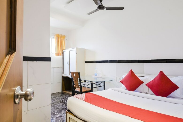 Hotel Oyo 24337 Akshaya Lodging