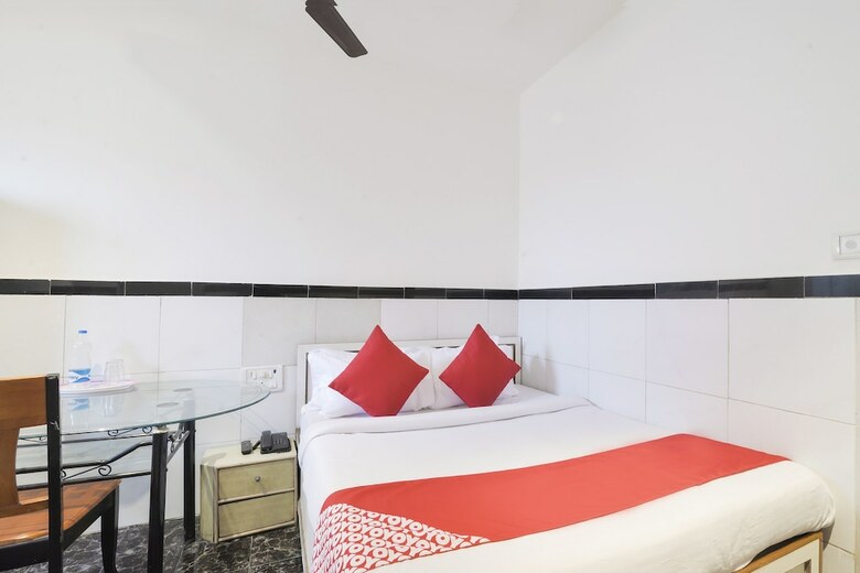 Hotel Oyo 24337 Akshaya Lodging