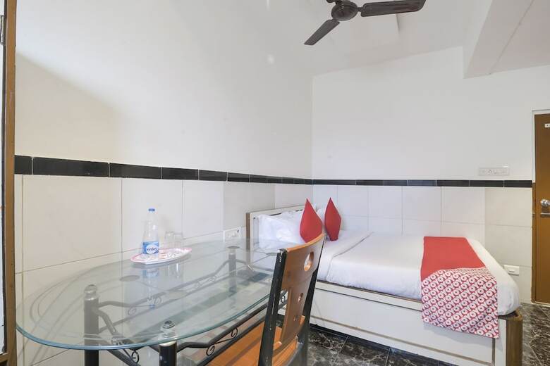 Hotel Oyo 24337 Akshaya Lodging
