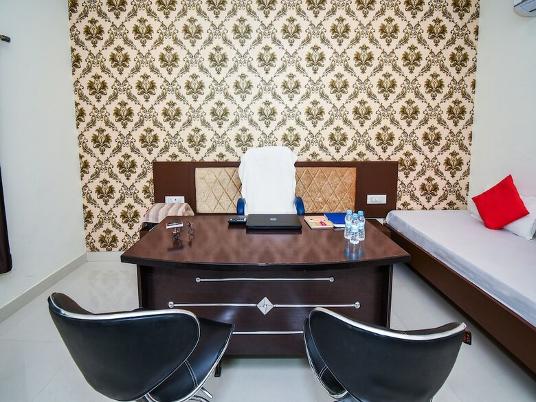 Hotel Oyo 28740 Empire Greens