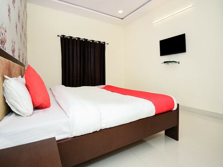 Hotel Oyo 28740 Empire Greens