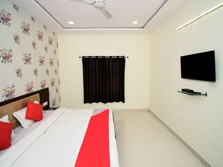 Hotel Oyo 28740 Empire Greens