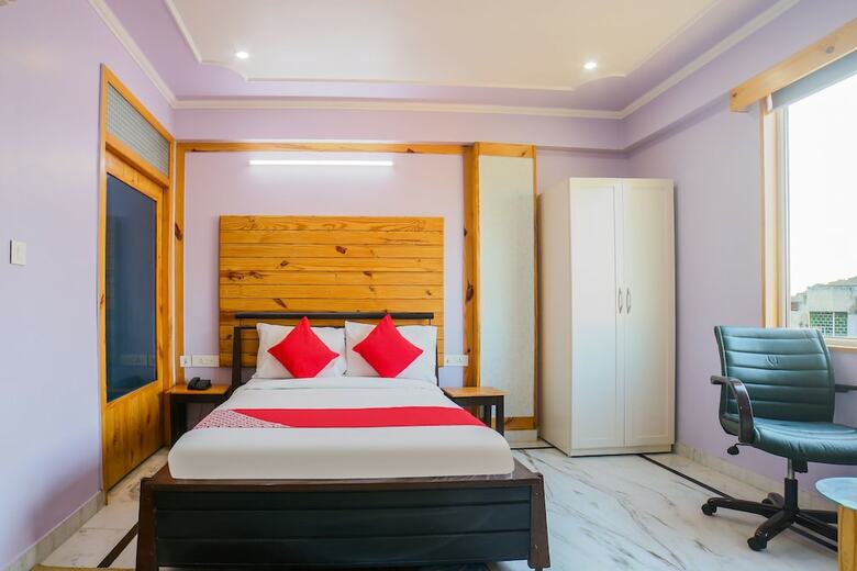 Hotel Oyo 38172 The Lodge