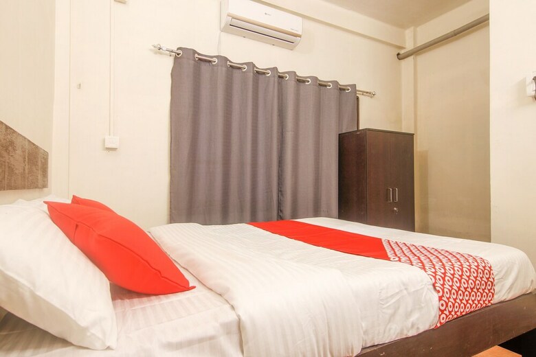 Hotel Oyo 22421 Indiraj