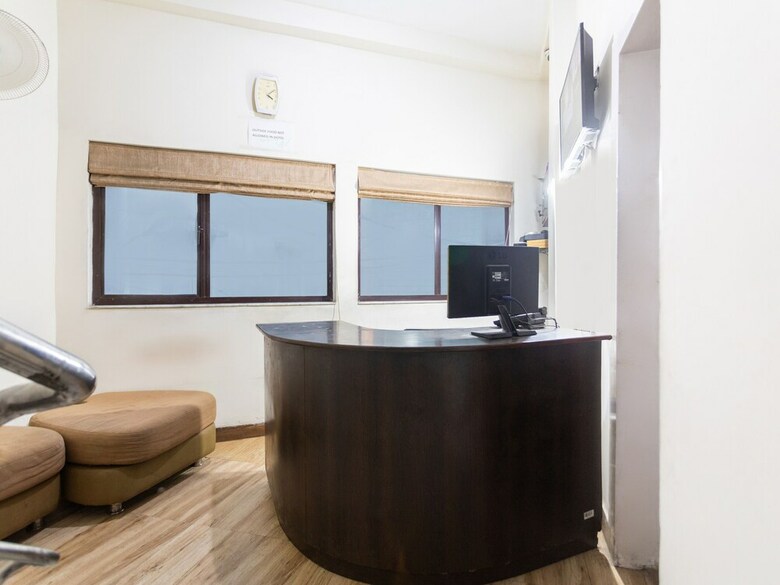 Hotel Oyo 24312 Maple The Residence