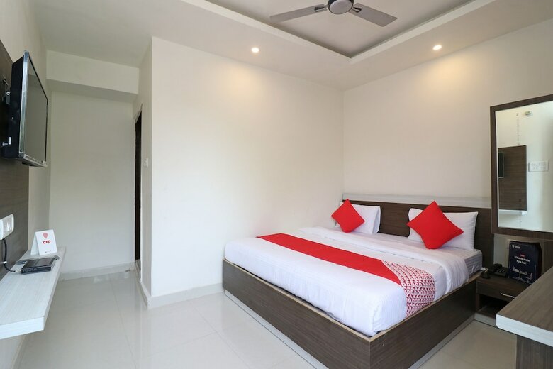 Hotel Oyo 18848 Paradise Inn
