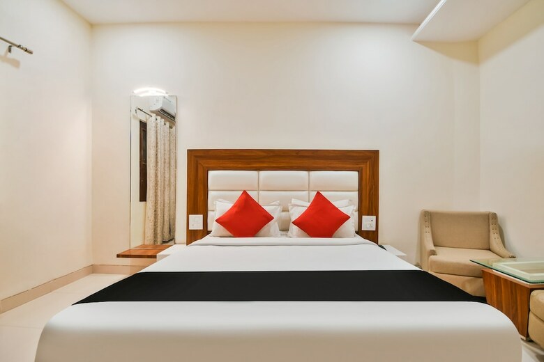 Capital O 39418 Hotel Harsh Deep