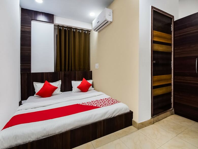 Hotel Oyo 29111 Tak International