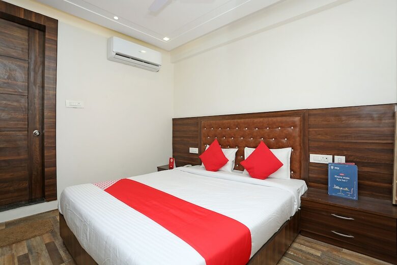 Hotel Oyo 28614 Bless Inn