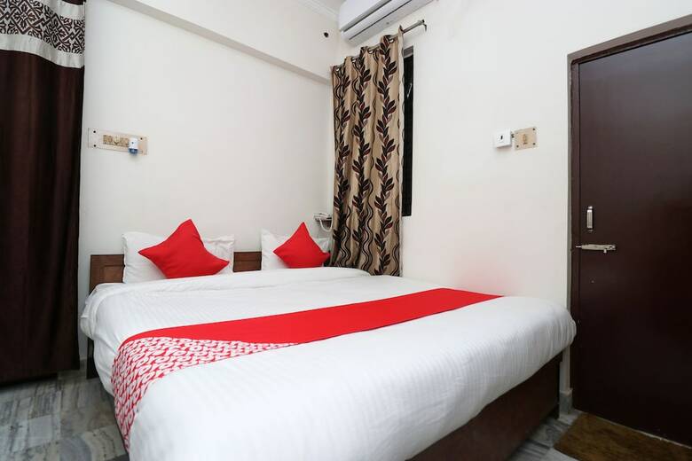 Hotel Oyo 28614 Bless Inn