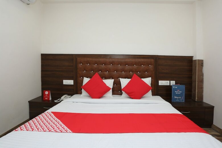 Hotel Oyo 28614 Bless Inn