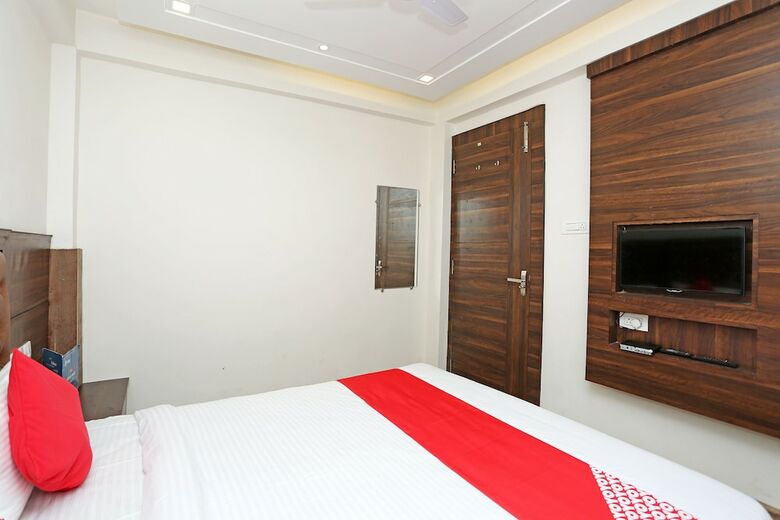Hotel Oyo 28614 Bless Inn