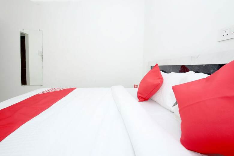 Oyo 26738 Hotel Supreet