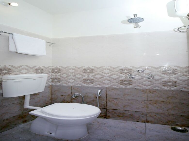 Oyo 26738 Hotel Supreet