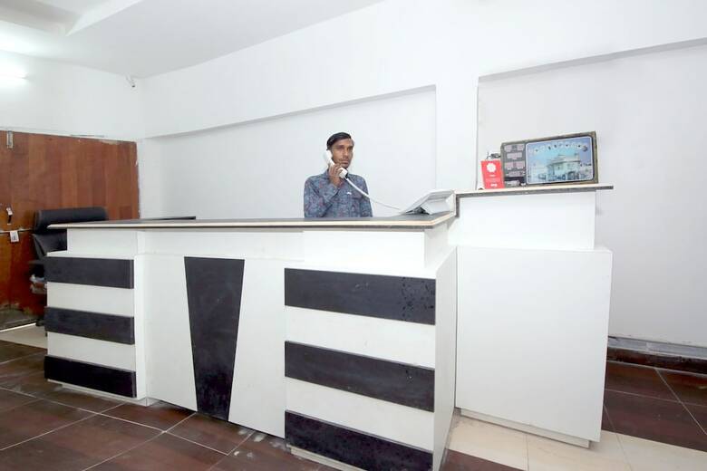 Oyo 26738 Hotel Supreet
