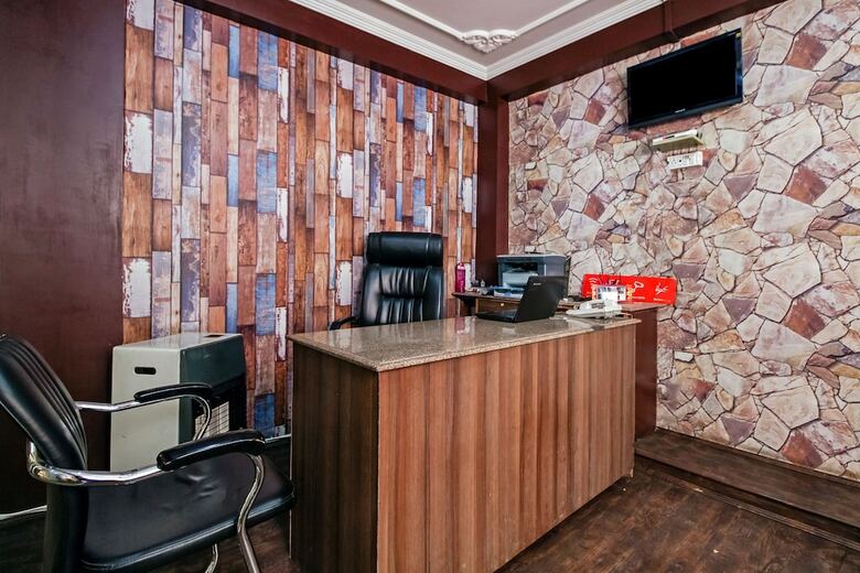 Oyo 26454 City Star Hotel & Restaurant