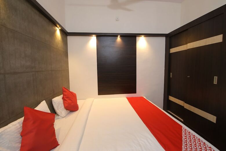 Hotel Oyo 28093 Royal Sand