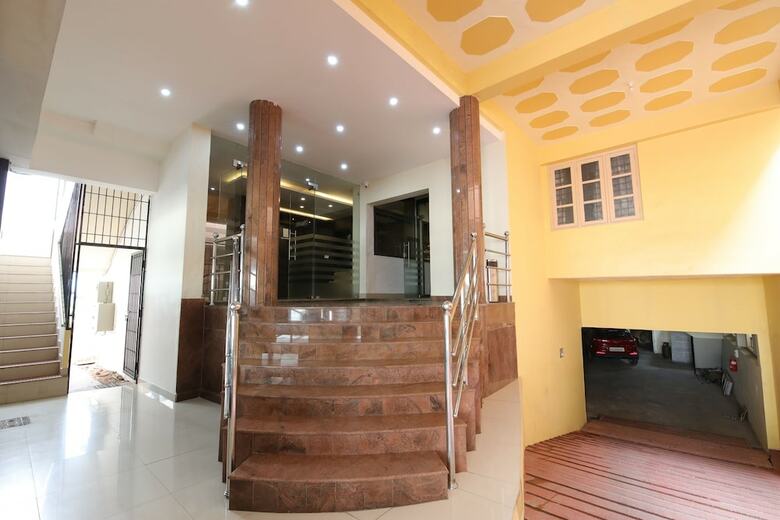 Hotel Oyo 28093 Royal Sand