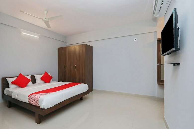 Hotel Oyo 29135 Breeze Inn