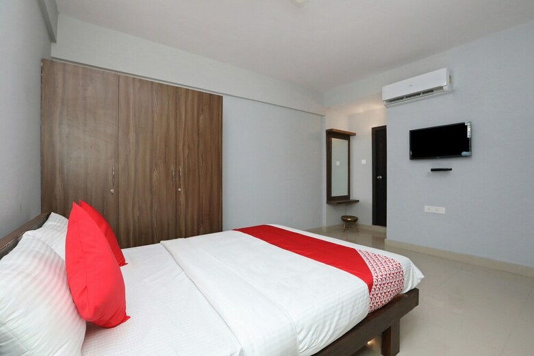 Hotel Oyo 29135 Breeze Inn