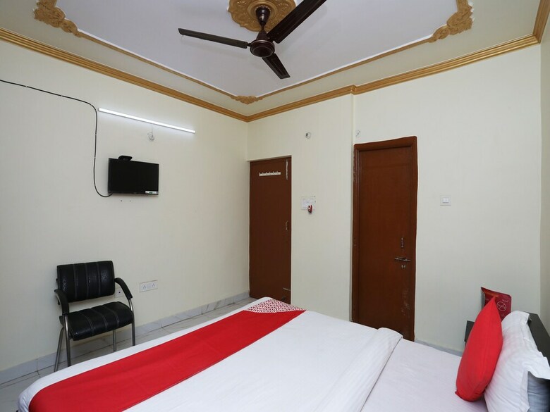 Hotel Oyo 23463 Ar Square