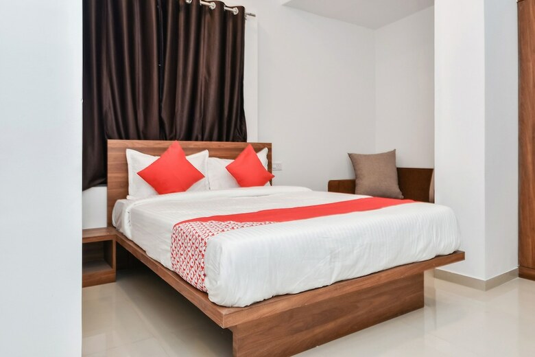 Hotel Oyo 30317 The Address