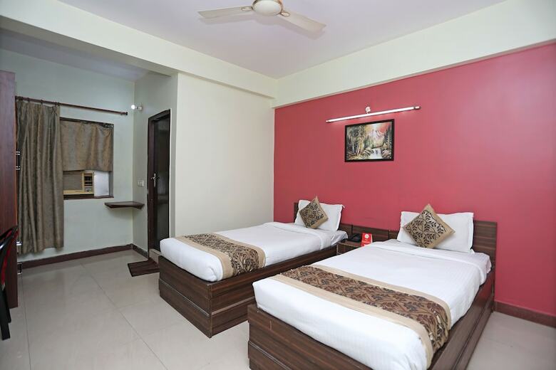 Oyo Flagship 26480 Hotel Nisa