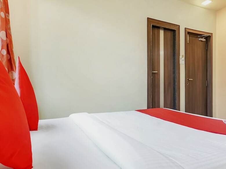 Oyo 28109 Regent Hotel