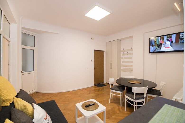 Apartment Batistei Near Old Town