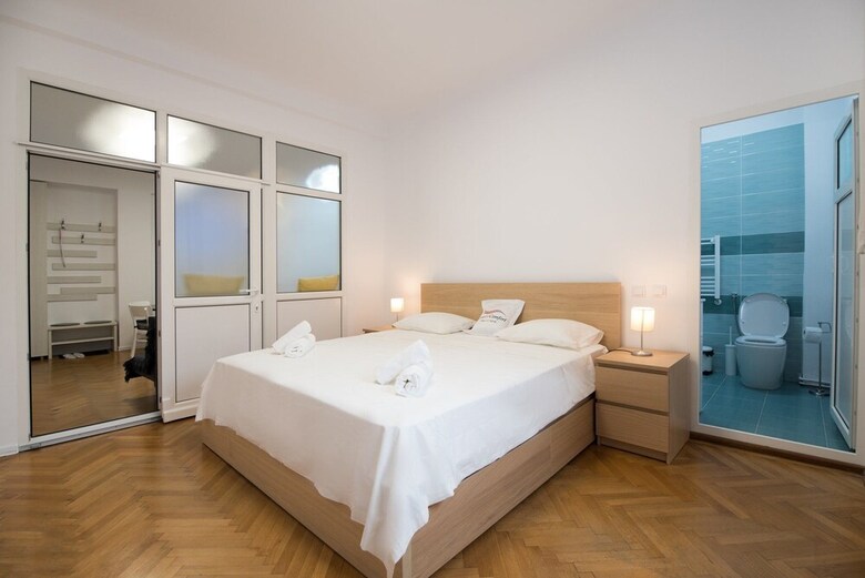 Apartment Batistei Near Old Town