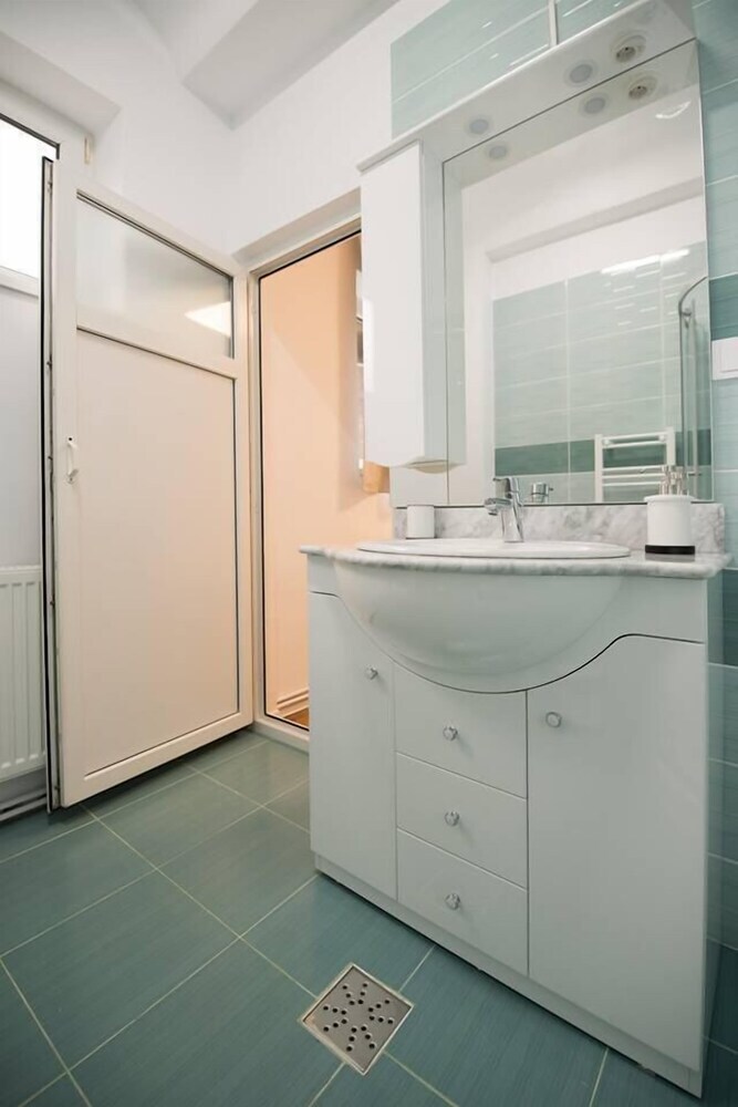 Apartment Batistei Near Old Town