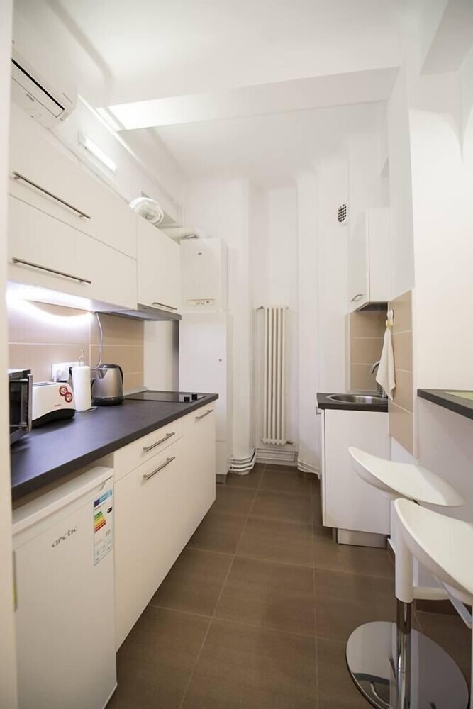 Apartment Batistei Near Old Town