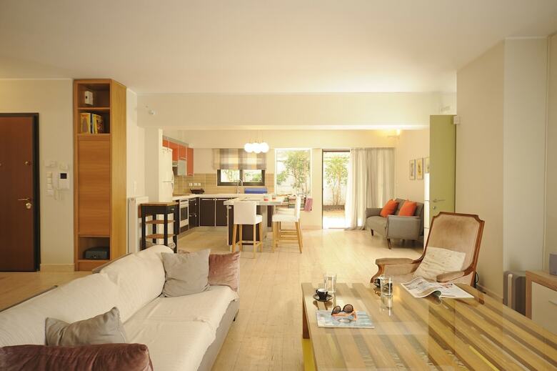 Koukaki Garden Escape Child Friendly Apartment